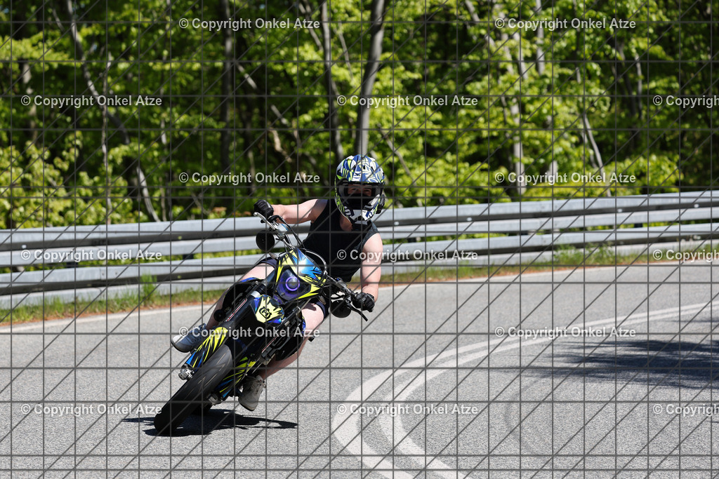 IMG_8583 | Fotograf am Kyffhäuser. Onkel Atze. Kyffhäuser Rennstrecke. Café36. Motorsportfotografie. - Realisiert mit Pictrs.com