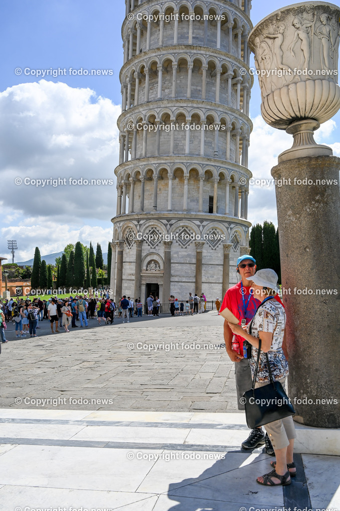 Italien_ Toscana_ Pisa_ 28.05.2024-90 | 28.05.2024, Italien, ITA, Toskana, Pisa im Bild Stadtansichten, Gebäude, Architektur, Touristen, Historisch, Souvenier, Turm, Dom, Piazza, schief


Pisa ist eine Stadt in Italien, gelegen in der Toskana am Arno. Wahrzeichen ist der als Schiefer Turm von Pisa bekannte Campanile des Doms auf der Piazza dei Miracoli im Norden des Stadtzentrums. 
Quelle: Wikipedia
