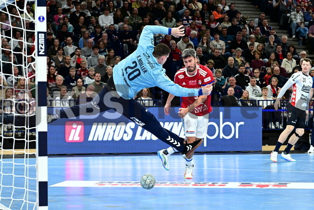 KBS Picture_HSVH-SGFl-Handewitt_032 | v.l. Moeller Kevin (SG Fl.-Handewitt) , Lassen Arenth Jacob (HSV Hamburg) ,Sportarena :  Barclays Arena Hamburg, - Realisiert mit Pictrs.com