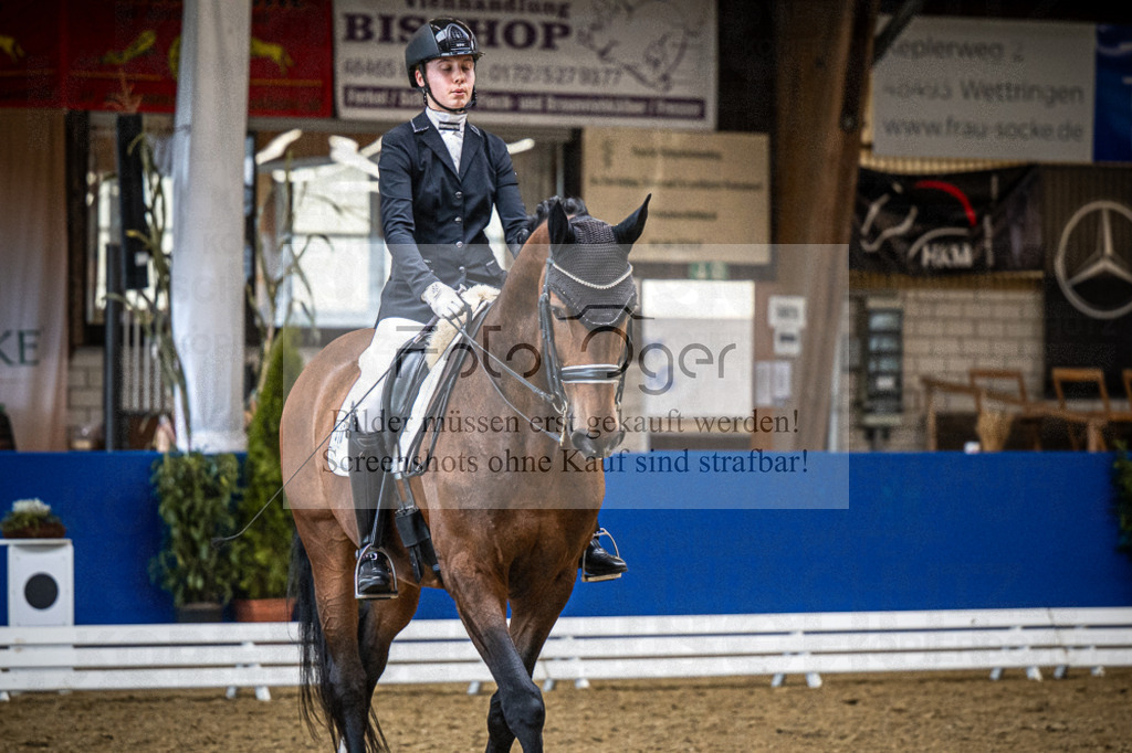 DOS_3496 | Entdecke hochwertige Reitturnierfotos von Foto Oger. Professionell, emotional und authentisch – jetzt Lieblingsmomente im Shop bestellen.Deutschlandweite Turnierfotografie. - Realisiert mit Pictrs.com