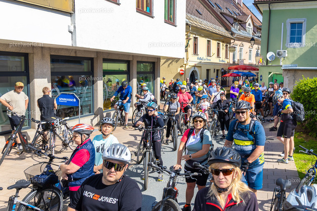 Ossiachersee autofrei - Start am Hauptplatz Feldkirchen | Bildershop von pixelworld.at - Realisiert mit Pictrs.com