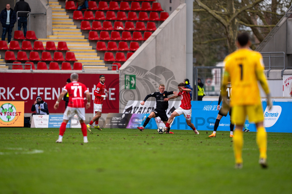 Kickers Offenbach vs. SG Sonnenhof Grossaspach, Fussball, Regionalliga Suedwest, 24. Spieltag, 14.03.2026 | Luka Janes (SG Sonnenhof Großaspach, #28),Kickers Offenbach vs. SG Sonnenhof Grossaspach, Fussball, Regionalliga Suedwest, 24. Spieltag, 14.03.2026Foto: photosbyphips/Philip Ziegler