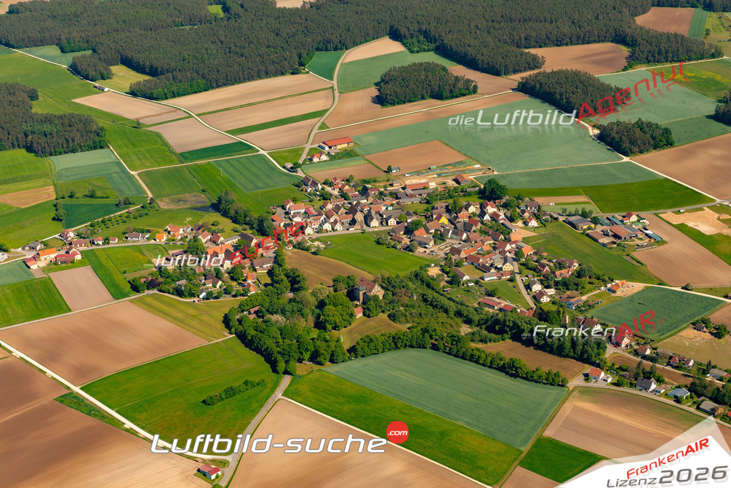 Das Luftbild zeigt : Dürrenmungenau Abenberg - Die Luftaufnahme wurde 2024 vom UL-Flugzeug aus erstellt ( keine Drohne ) - Hochauflösende Luftaufnahme - Für grossformatige Ausdrucke geeignet. Die Geschenkidee !Mit Lizenz und Bildrechte bestellbar