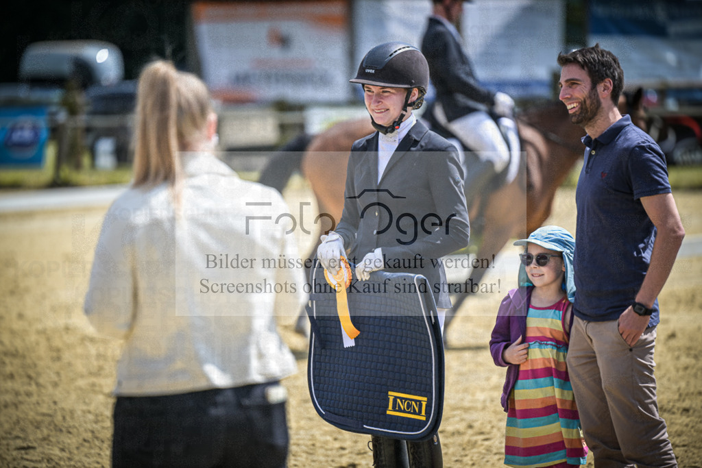 DOS_3542 | Entdecke hochwertige Reitturnierfotos von Foto Oger. Professionell, emotional und authentisch – jetzt Lieblingsmomente im Shop bestellen.Deutschlandweite Turnierfotografie. - Realisiert mit Pictrs.com