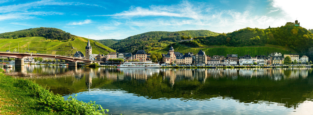 Panorama Bernkastel | Online Foto-Shop von André Engelhardt, Filmemacher und Fotograf. Fine Art Prints, Kunstdrucke, Fotogeschenke, Souvenirs von Mosel, Rhein und mehr. 