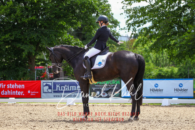 DKP40973 | Turnierfotos kaufen im Webshop von Daniel Kuhl Photography – entdecke professionelle Reitsportfotos aus Turnieren & Events. Hochwertige Turnierbilder online bestellen & sichern. Jetzt Fotos von Reitsportturnieren kaufen!