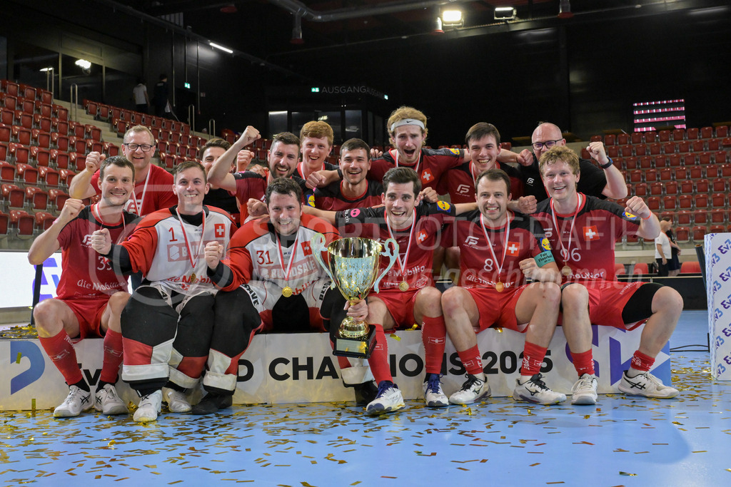 3v3 World Floorball Championships 2025 - Medal Ceremony | Switzerland wins the gold medal and becomes world champion, during 3v3 World Floorball Championships 2025, Switzerland: 03.05.2025, Winterthur, AXA ArenaEvent page: <a href="https://www.u19wfc2025.ch/">www.u19wfc2025.ch</a>Credit: Markus Aeschimann, <a href="https://markus-aeschimann.ch">markus-aeschimann.ch</a>Instagram: <a href="https://instagram.com/sportfotografie.aeschimann">@sportfotografie.aeschimann</a> - Realisiert mit Pictrs.com