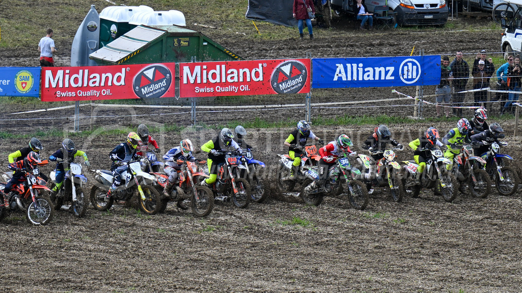 Motocross Schlatt bei Winterthur - 29. April 2023 | Start der Kategorie Hobby Open am Motocross Schlatt bei Winterthur, 29. April 2023.
Instagram: @mx_schlatt | @mc_wila | @sam_schweiz
Bild: Sportfotografie Markus Aeschimann | www.markus-aeschimann.ch - Realisiert mit Pictrs.com