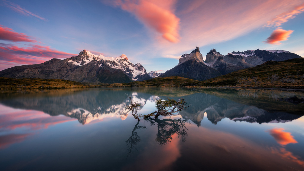 Red Mirror | tobiasneyer - Realisiert mit Pictrs.com