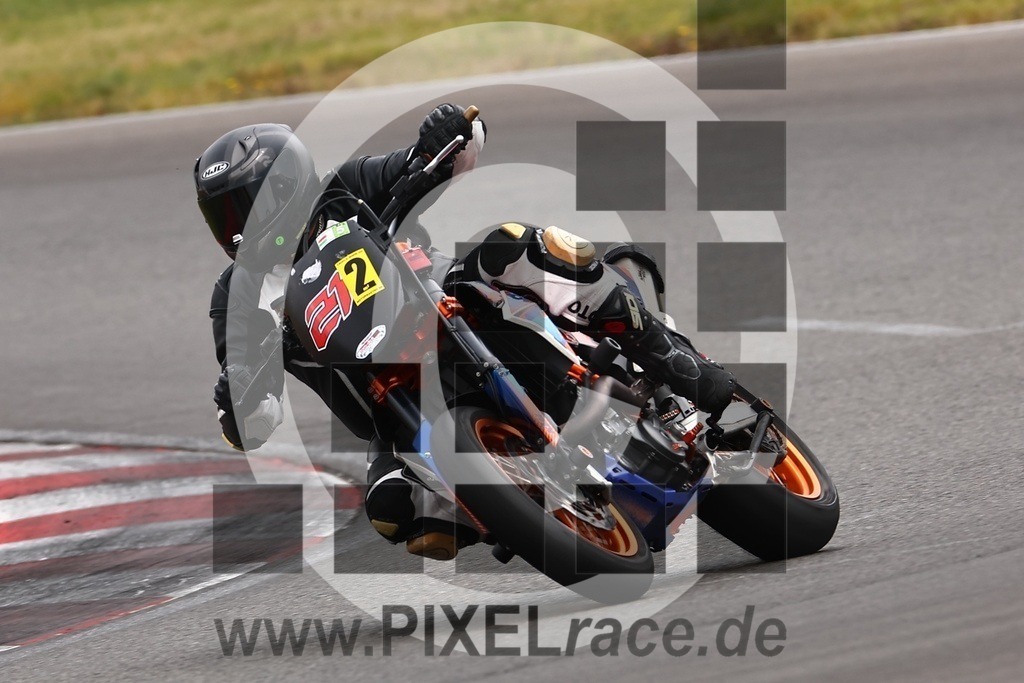 0212-20240917_05199 | Schöne Erinnerungen an spannende Momente - das festzuhalten ist unser Job. PIXELrace.de ist seit 2003 auf den Rennstrecken Europas unterwegs um die Action draußen beim Fahren und die wunderbare Stimmung imm Fahrerlager für euch einzufangen.