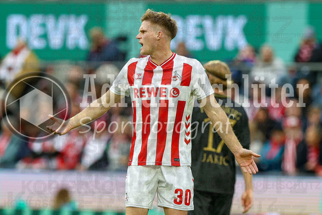 1. FC Köln vs FC Augsburg - 1. Bundesliga  | Köln, Deutschland, 18.10.25:   Marius Bülter (1. FC Köln) gestikuliert, Gestik waehrend des Spiels der 1. Bundesliga zwischen  1. FC Köln vs FC Augsburg im RheinEnergieStadion(Foto von Brauer-Fotoagentur / Adrian Schlueter)