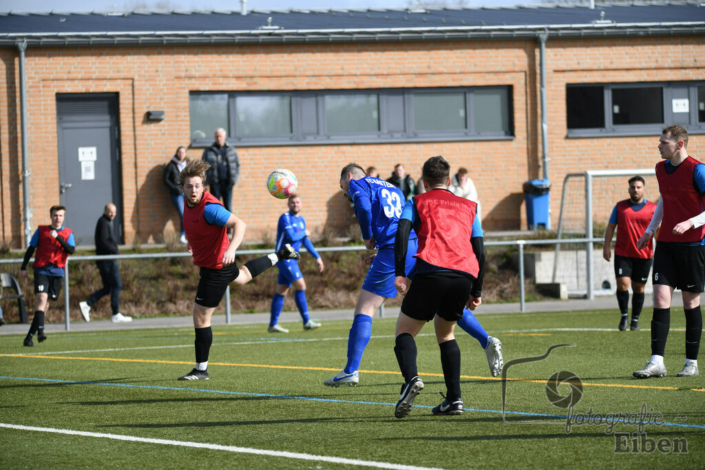 FC Rastede-WSC Frisia | Herren Kreisliga; FC Rastede (blau)-WSC Frisia WHV (rot) am 26.03.2023; in Rastede (Stadion Kötterweg), Photo: Philip Eiben 2023 - Realisiert mit Pictrs.com