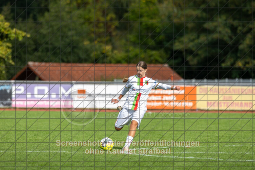 20250928_122617_0085 | #,1.FC Donzdorf II (schwarz) vs. FC Esslingen (weiß), Fussball, Frauen-Quali Bezirksliga - Bezirk Neckar/Fils, 03. Spieltag, Saison 2025/2026, Rasenplatz Lautertal Stadion, Süßener Straße 16, 73072 Donzdorf, 28.09.2025,Foto: PhotoPeet-Sportfotografie/Peter Harich