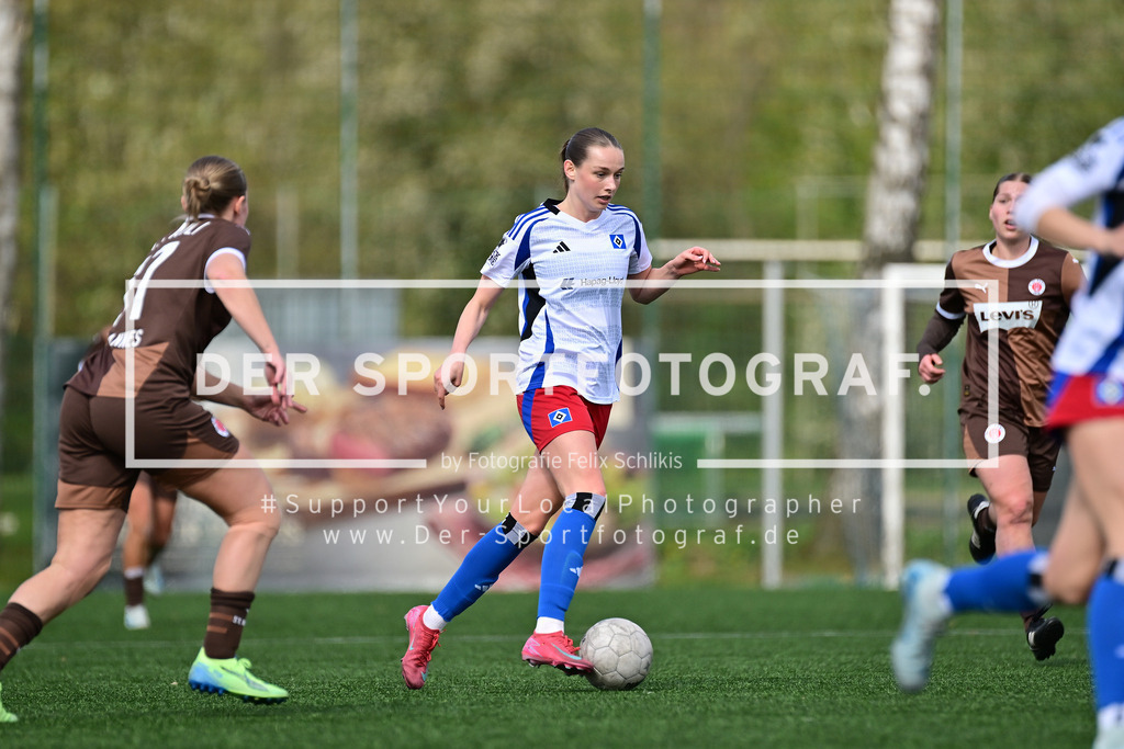 Fußball I Frauen I Saison 2024-2025 I Frauen-Regionalliga Nord I 17. Spieltag I Hamburger SV II - FC St. Pauli I 51100 | Der Sportfotograf. - Realized with Pictrs.com