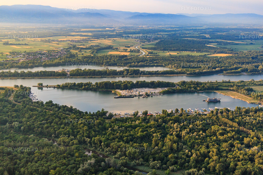 Vue aérienne: Base Nautique d'Offendorf (BNO) sur le Rhin à Offendorf dans le département Bas Rhin, France – .Photo: IMG_68027.jpg prise le 19/06/2014 par Werner Riehm/FLY-FOTO.eu – Résolution de l'original: 4752 x 3168 px