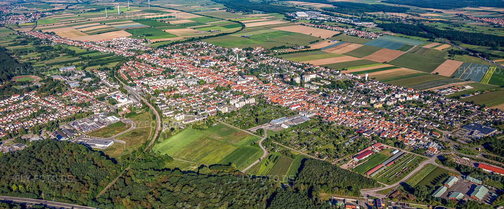 Luftbild: Stadtpanorama aus Osten in Kandel im Bundesland Rheinland-Pfalz in Deutschland. Foto: IMG_094011-Bearbeitet-Bearbeitet.jpg vom 23.08.2016 durch Werner Riehm/FLY-FOTO.deAuflösung des Originals: 5472 x 2270 px
