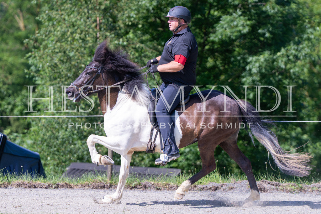 KAI00793 | Ihr sucht einen Fotografen für eure nächste OSI? Ich begleite auch euer Turnier für Islandpferde fotografisch.  - Realisiert mit Pictrs.com