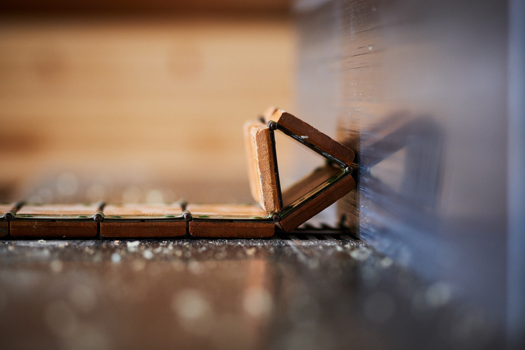 Schutzvorrichtung an einer Hobelmaschine | Wien, Austria - May 20, 2021: Schutzvorrichtung an einer Hobelmaschine. - Realisiert mit Pictrs.com