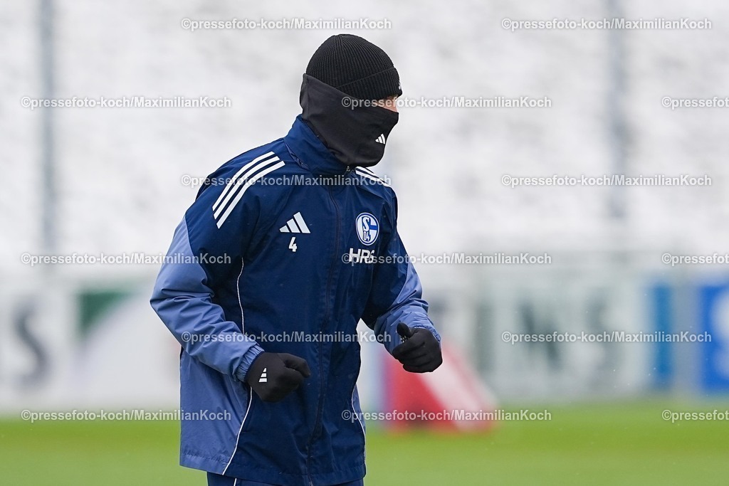 xYDRx29012601018 | 29.01.2026, xydrx, Fußball, Öffentliches Training FC Schalke 04:  Hasan Kurucay (FC Schalke 04 #4) Photo: xYannisxDreimannxPressefotoKochx