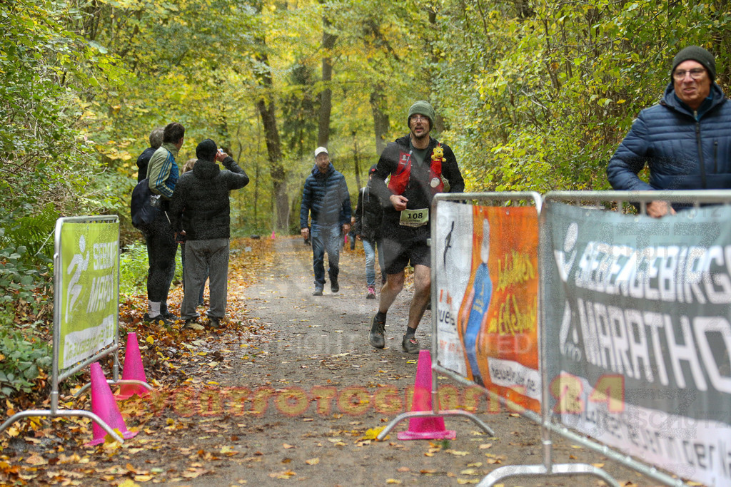 251026_1336_EX1_3750 | Sportfotografie im Rhein-Sieg Kreis, Köln, Bonn, NRW, Rheinland Pfalz, Hessen, etc. Unser Tätigkeitsfeld umfasst den Laufsport vom Volkslauf über den Marathon, Duathlon, Triathon bis zum Ultralauf wie Kölnpfad Ultra oder Schindertrail.