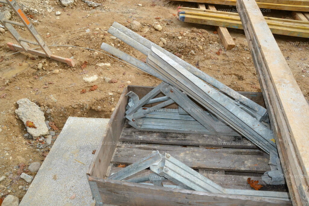 bib-lg01-baustelleneinrichtung-0111 | Nach LV-Leistungsgruppen sortierte Detailfotos über den Bau eines Hauses. Alle Hausbau-Bilder direkt vom Urheber und Autor der Website Haus-Selber-Bauen.com