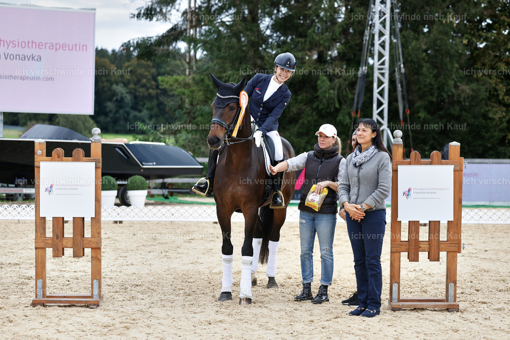 3-Siegerehrung-Dressur M_-StoibPH-2560 | working equitationturnier fotograf videograf stoibphotography marixx film working equitation deutschland reitsport turnierfotografie eventfotografie equestrian events