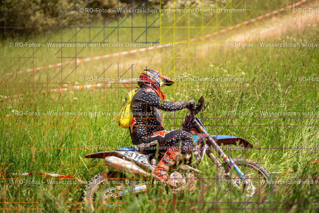 Wolfshausen 5 Lauf -491 | Sportfotografie von RO-Fotos: Motorsport, Motocross, Enduro, Laufveranstaltungen und Triathlon. Professionelle Fotos von Sportlern und Events. - Realisiert mit Pictrs.com
