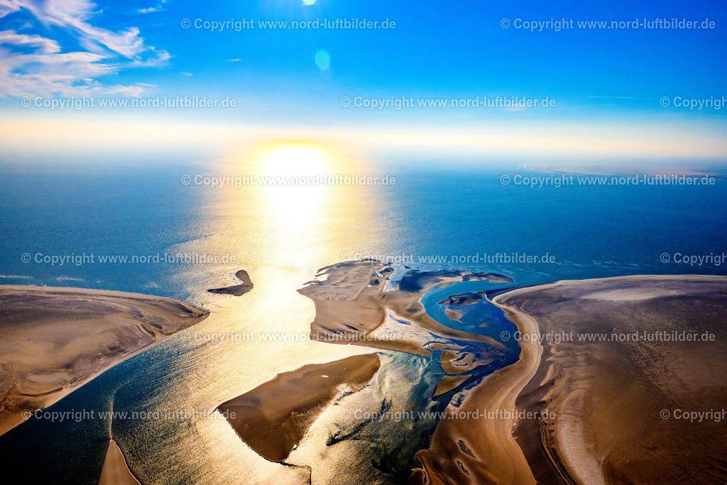 Westerhever_ELS_1155300523 | WESTERHEVER 30.05.2023 Leuchtturm Westerheversand als historisches Seefahrtszeichen im Küstenbereich der Nordsee in Westerhever im Bundesland Schleswig-Holstein. // Lighthouse Westerheversand as a historic seafaring character in the coastal area of North Sea in Westerhever in the state Schleswig-Holstein. Foto: Martin Elsen