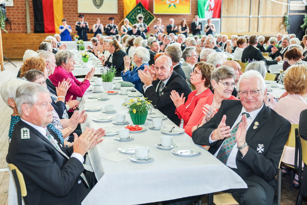 top-top.de 20240705-030 | Foto, Video, Fotografie, Videografie, Fotobox, DJ, Discjockey, Musik, Musikbox, Veranstaltung, Photobooth, Amazon, Ebay, Buchtipp, Bestseller, Autor, Verlag, Buch, Wesel, Hamminkeln, NRW, Dinslaken, Rees, Drohne, Hochzeit, Party, Fotobox, Wesel, Fotograf