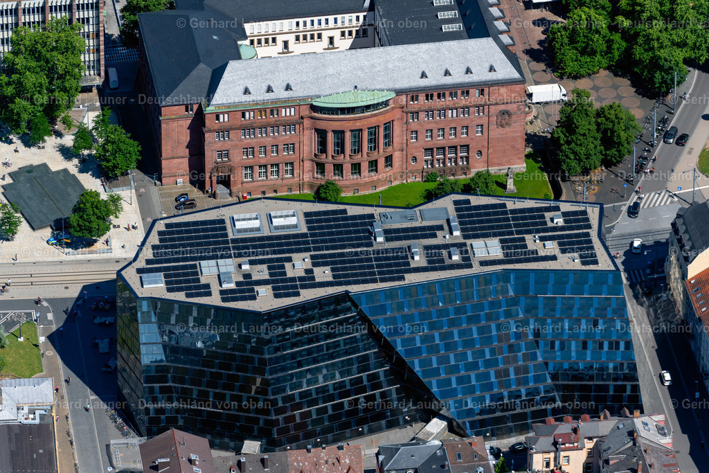 4033322 | FREIBURG IM BREISGAU 30.06.2020 Bibliotheks- Gebäude der Universitätsbibliothek Freiburg am Platz der Universität in Freiburg im Breisgau im Bundesland Baden-Württemberg, Deutschland. Weiterführende Informationen bei: Degelo Architekten BSASIA AG,  EGS-plan Ingenieurgesellschaft für Energie-, Gebäude- und Solartechnik mbH,  Landesbetrieb Vermögen und Bau Baden-Württemberg. // Library Building of Universitaetsbibliothek Freiburg on Platz of Universitaet in Freiburg im Breisgau in the state Baden-Wuerttemberg, Germany. Further information at: Degelo Architekten BSASIA AG,  EGS-plan Ingenieurgesellschaft fuer Energie-, Gebaeude- und Solartechnik mbH,  Landesbetrieb Vermoegen und Bau Baden-Wuerttemberg. Foto: Gerhard Launer
