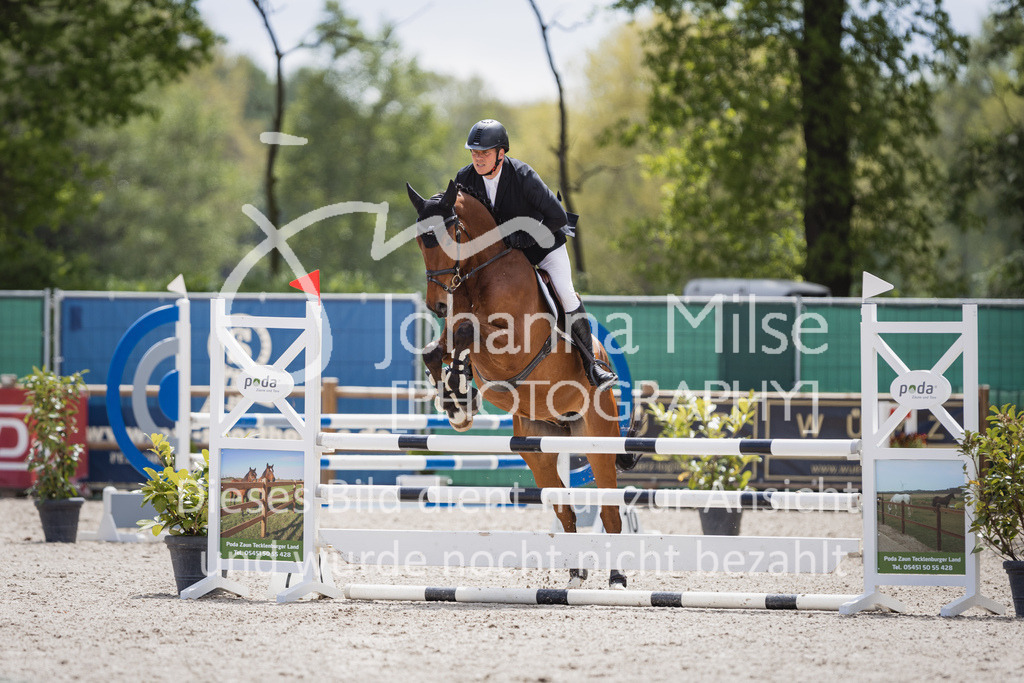 230516_Mühlen_03SprPf-A-383 | Deine schönsten Turniermomente als professionelle Fotos! Entdecke hochwertige Pferdesport-Fotografie im Online-Shop. Jetzt Fotos finden & bestellen!