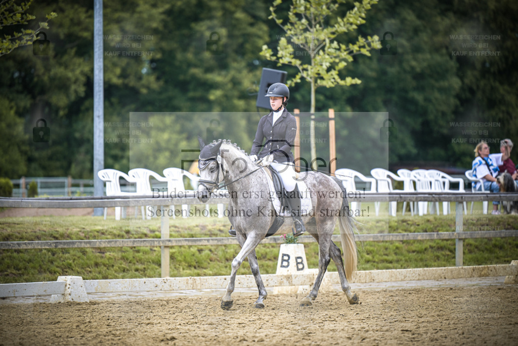 DOS_7019 | Entdecke hochwertige Reitturnierfotos von Foto Oger. Professionell, emotional und authentisch – jetzt Lieblingsmomente im Shop bestellen. - Realisiert mit Pictrs.com