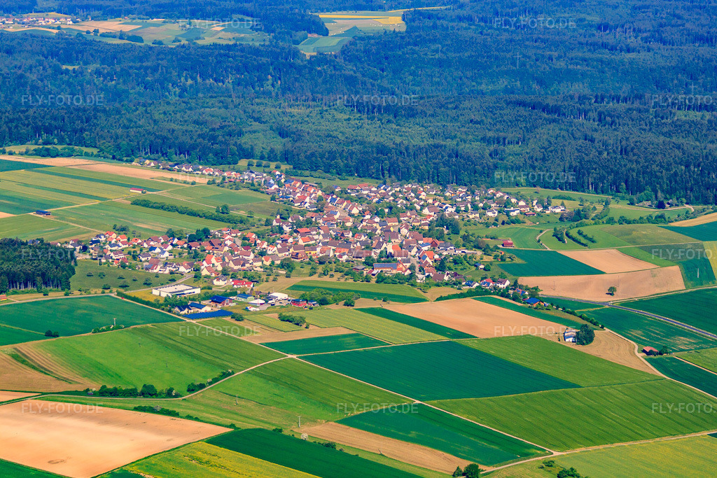 Luftbild: Ortsansicht von Südosten im Ortsteil Sigmarswangen in Sulz im Bundesland Baden-Württemberg in Deutschland. Foto: IMG_57442.jpg vom 08.06.2013 durch Werner Riehm/FLY-FOTO.deAuflösung des Originals: 4752 x 3168 px