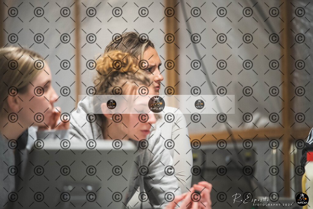 20241130_FCR-Hallenturnier-C-3_019 | Sport und Naturfotografie von Roberto Esposito zeigt echte Momente Bewegung und die Schönheit der Natur. Ausdrucksstarke Bilder schaffen Emotionen.