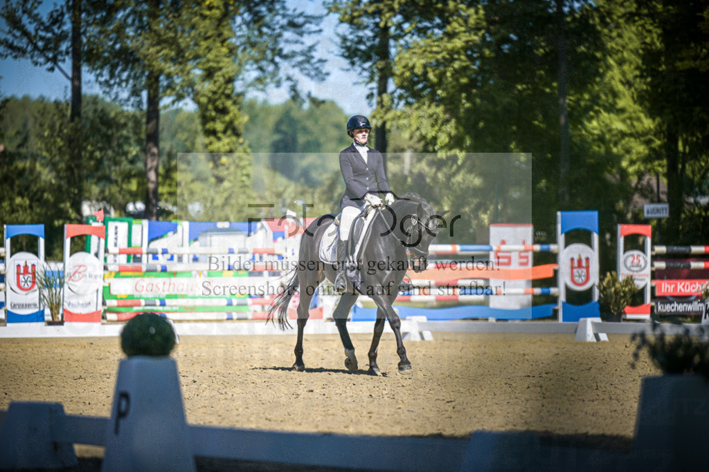 DOS_7323 | Entdecke hochwertige Reitturnierfotos von Foto Oger. Professionell, emotional und authentisch – jetzt Lieblingsmomente im Shop bestellen.Deutschlandweite Turnierfotografie. - Realisiert mit Pictrs.com