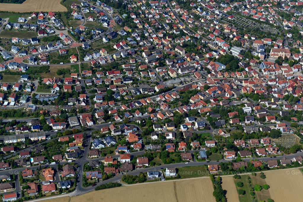 3650669 | HöCHBERG 13.09.2016 Wohngebiet - Mischbebauung der Mehr- und Einfamilienhaussiedlung  in Höchberg im Bundesland Bayern, Deutschland // Residential area - mixed development of a multi-family housing estate and single-family housing estate  in Höchberg in the state Bavaria, Germany Foto: Gerhard Launer