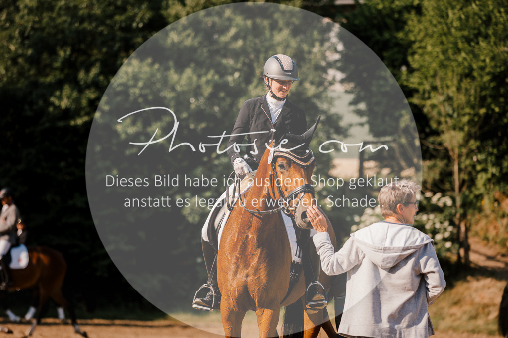 3I6A8792 | Stimmungsvolle Portraits und Reitsportfotografie im Ruhrgebiet und im Münsterland.

Pferdefotografie, Hundefotografie, Tierfotografie, Reportagen, Portraits von Tier und Mensch, Turnierfotografie in Bochum, Recklinghausen, Marl, Haltern am See, Dülmen.. - Realisiert mit Pictrs.com