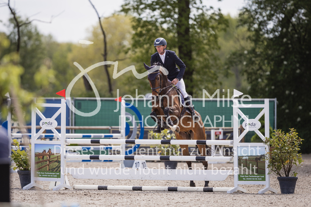 230516_Mühlen_03SprPf-A-446 | Deine schönsten Turniermomente als professionelle Fotos! Entdecke hochwertige Pferdesport-Fotografie im Online-Shop. Jetzt Fotos finden & bestellen!