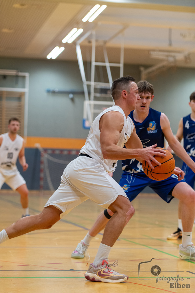 Wattworms Edewecht-Lions Ofenerdiek | Wattworms Edewecht (weiß)-Lions Ofenerdiek (blau) am 22.02.2026 in Edewecht (Heinz-zur-Jührden-Halle); Photo: Philip Eiben 2025 - Realisiert mit Pictrs.com