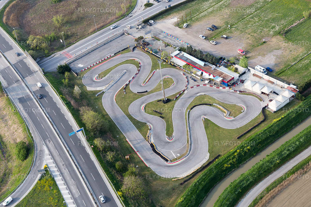 Aerial view: View of the town in Cagnona in the state Emilia Romagna, Italy.Photo: IMG_098424.jpg taken on 04/05/2017 by Werner Riehm/FLY-FOTO.comResolution of the original: 5472 x 3648 px
