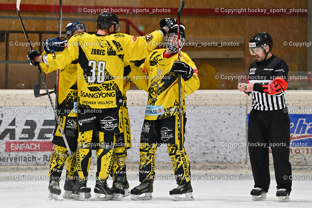 EC Spittal Hornets vs. ESC Steindorf 7.12.2022 | Jubel EC Spittal Hornets Mannschaft, #11 Kucher Florian, #38 Zorec Marco, WIDMANN Florian Referee