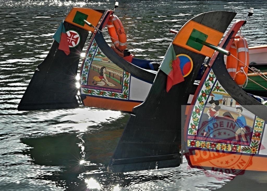 Moliceiro boats displaying traditional art in Aveiro, Portugal | Traditional Moliceiro boats featuring vibrant art in Aveiro's canal, reflecting sunlight on the water - Realisiert mit Pictrs.com