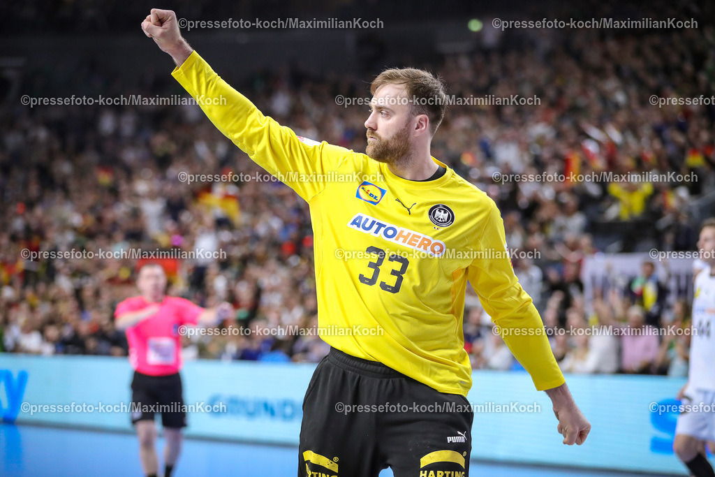 EHFEURO18012403021 | 18.01.2024, EHF EURO 2024, Männer Europameisterschaft Handball, Lanxess Arena in Köln, Deutschland - Island: Torhüter Andreas Wolff (Deutschland) jubelnd