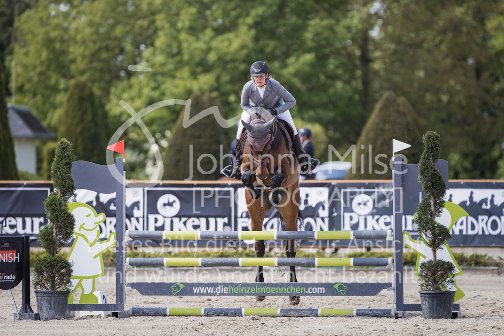 230518_MayDays_SprPf-A2-216 | Deine schönsten Turniermomente als professionelle Fotos! Entdecke hochwertige Pferdesport-Fotografie im Online-Shop. Jetzt Fotos finden & bestellen!