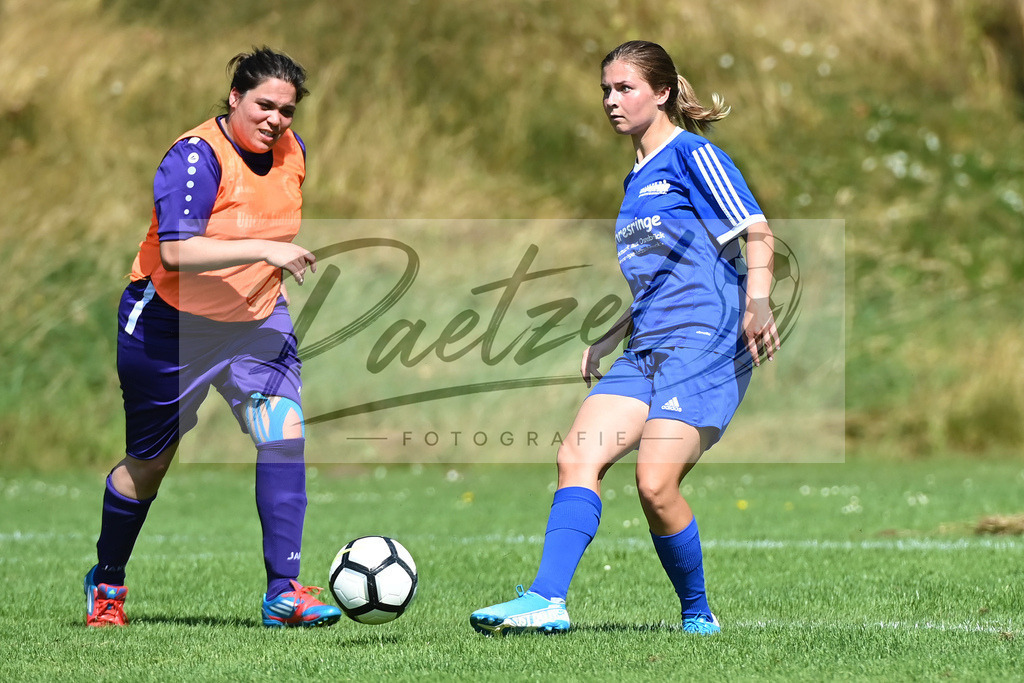 VFBGRE20200816_0017 | Fussball, Frauen:   bei dem Testspiel zwischen VfB Schinkel und TSG 07 Burg Gretesch IV auf der Sportanlage am Zuschlag am 16.08.2020 in Osnabrueck, Deutschland. - Realisiert mit Pictrs.com