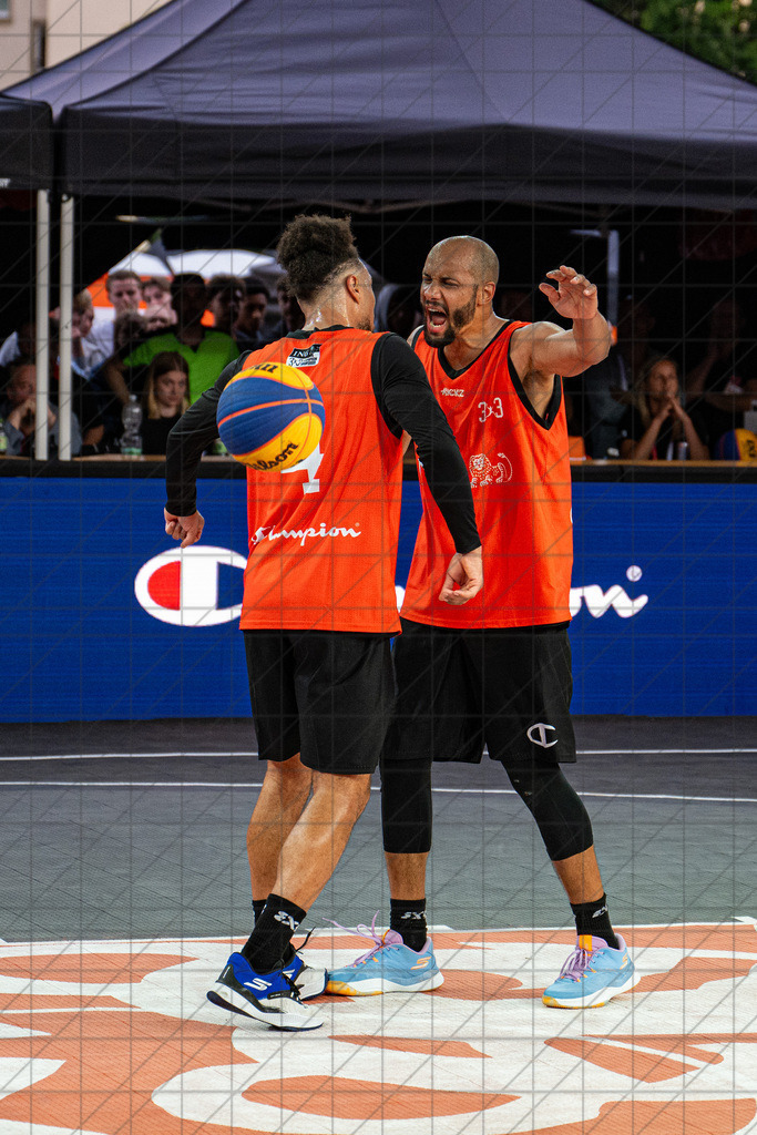 DIE FINALS 2025 | Dt. Meisterschaft 3x3   | Finale: Skyliners (orange) vs. Hannover (black) //  02.08.25: DIE FINALS 2025 | Dt. Meisterschaft 3x3   / Dresden / Deutschland  //   CREDIT:www.bullenfotos.de, Martin König, Hörner Weg 40, D-49078 Osnabrück, +4917663732967 // Nutzung und Weitergabe nur zu den vereinbarten Zwecken. Presseanfragen an Ersteller. Alle Rechte beim Ersteller. Honorierung nach MFM. - Realisiert mit Pictrs.com