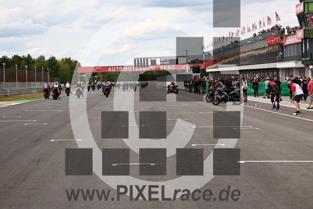 startendurance-20250830_07327 | Schöne Erinnerungen an spannende Momente - das festzuhalten ist unser Job. PIXELrace.de ist seit 2003 auf den Rennstrecken Europas unterwegs um die Action draußen beim Fahren und die wunderbare Stimmung imm Fahrerlager für euch einzufangen.