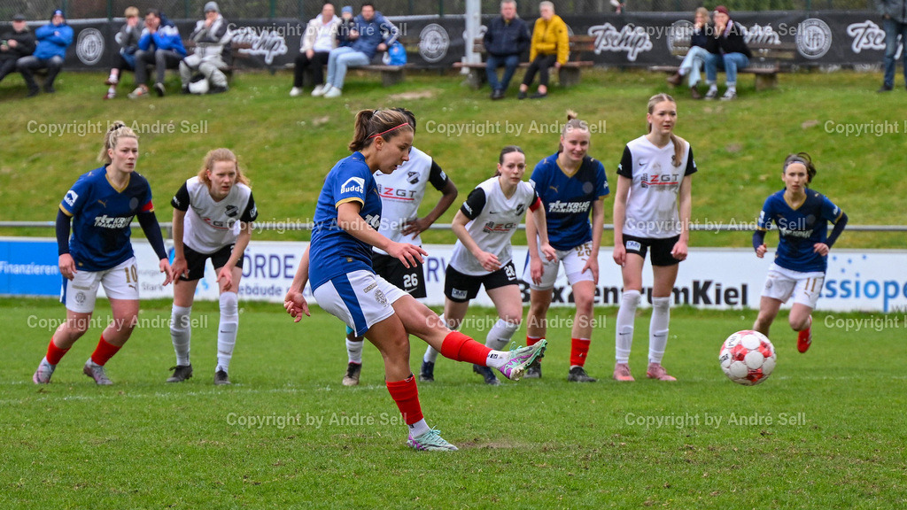 Holstein Kiel vs SV Hastenbeck | Samanta Carone (Holstein #7) trifft hier per Foulelfmeter zum 2:1-Siegtreffer / Fußball-Regionalliga Nord Frauen 2025/2026 / Holstein Kiel vs SV Hastenbeck / Waldwiese / Kiel / 19.04.26 - Realisiert mit Pictrs.com
