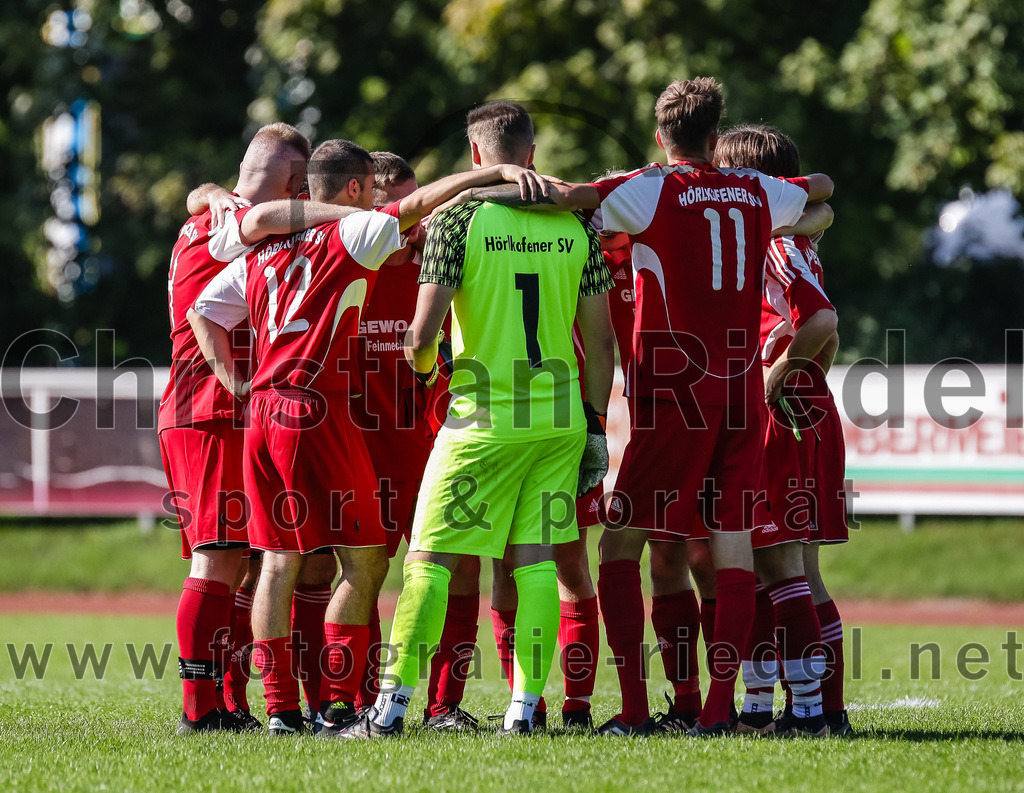 2023-09-09_005_FC_Herzogstadt_II_gegen_SG_Hoerlkofen_Woerth | Erding, Deutschland, 09.09.2023:
Fußball, A-Klassel 2023 / 2024, 6. Spieltag, FC Herzogstadt II gegen SG Hörlkofen/Wörth, Endergebnis: 1:2

Yannick Joly (SG Hörlkofen/Wörth, #12), Torwart Maximilian Karpfinger (SG Hörlkofen/Wörth, #1), Lukas Becker (SG Hörlkofen/Wörth, #11)

Foto: Christian Riedel / fotografie-riedel.net