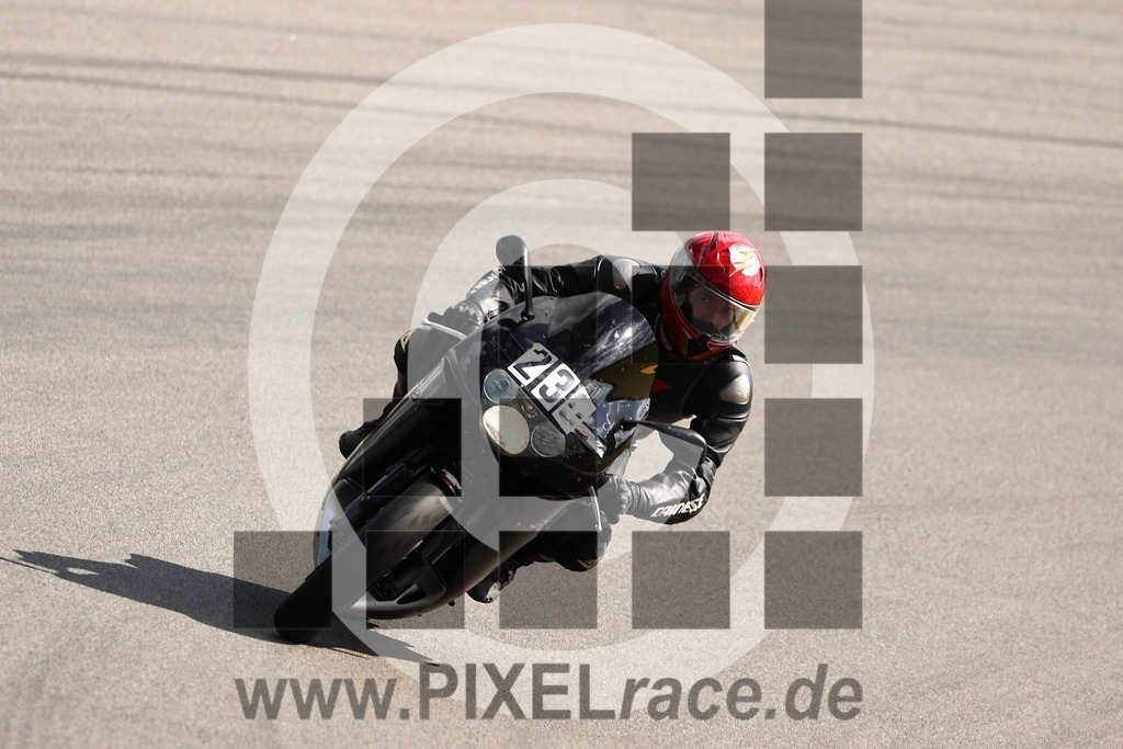 0238-20260611_00310 | Schöne Erinnerungen an spannende Momente - das festzuhalten ist unser Job. PIXELrace.de ist seit 2003 auf den Rennstrecken Europas unterwegs um die Action draußen beim Fahren und die wunderbare Stimmung imm Fahrerlager für euch einzufangen.